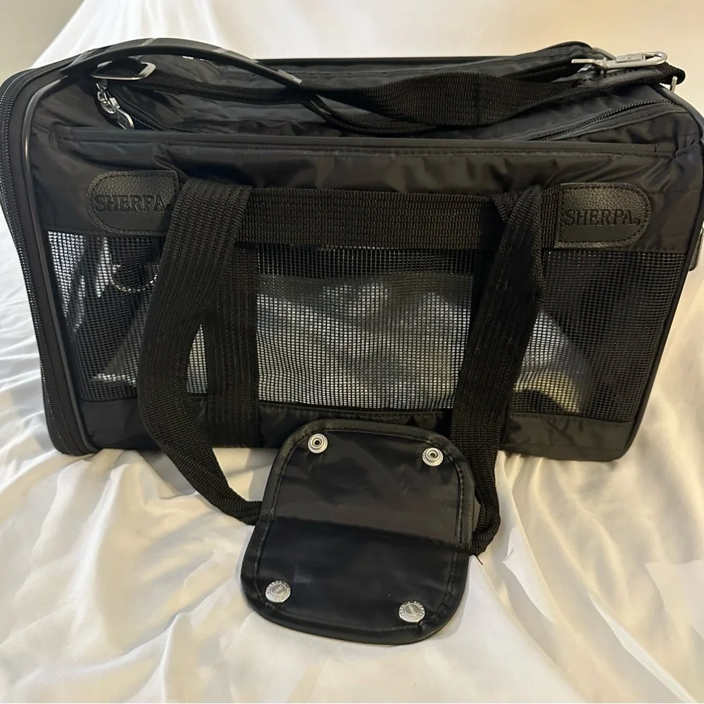 Sherpa Original Deluxe Airline-Approved Dog & Cat Carrier Bag, Black, Medium